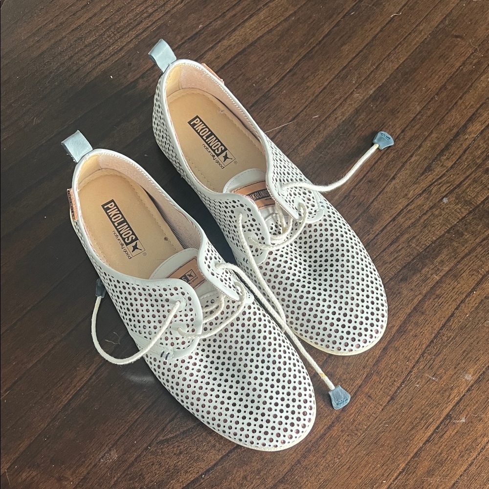 PIKOLINOS White Perforated Sneakers